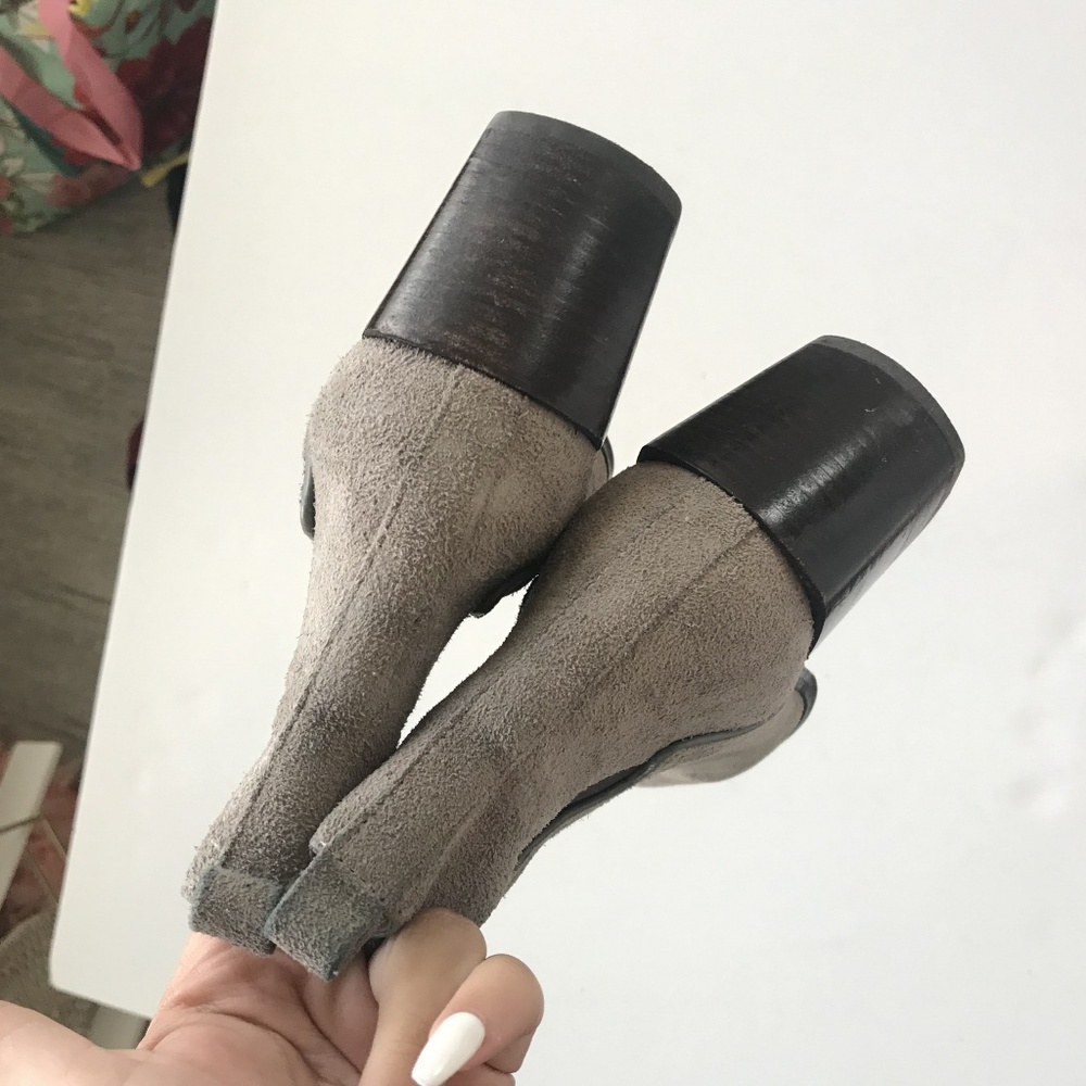 BLOWOUT SALE Pour La Victoire gray suede booties - Picture 7 of 8